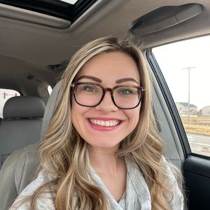 Meet your Posher, Oktavia!